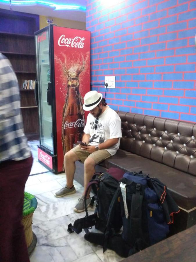 Big Brother Hostel Hotel อัครา ภายนอก รูปภาพ
