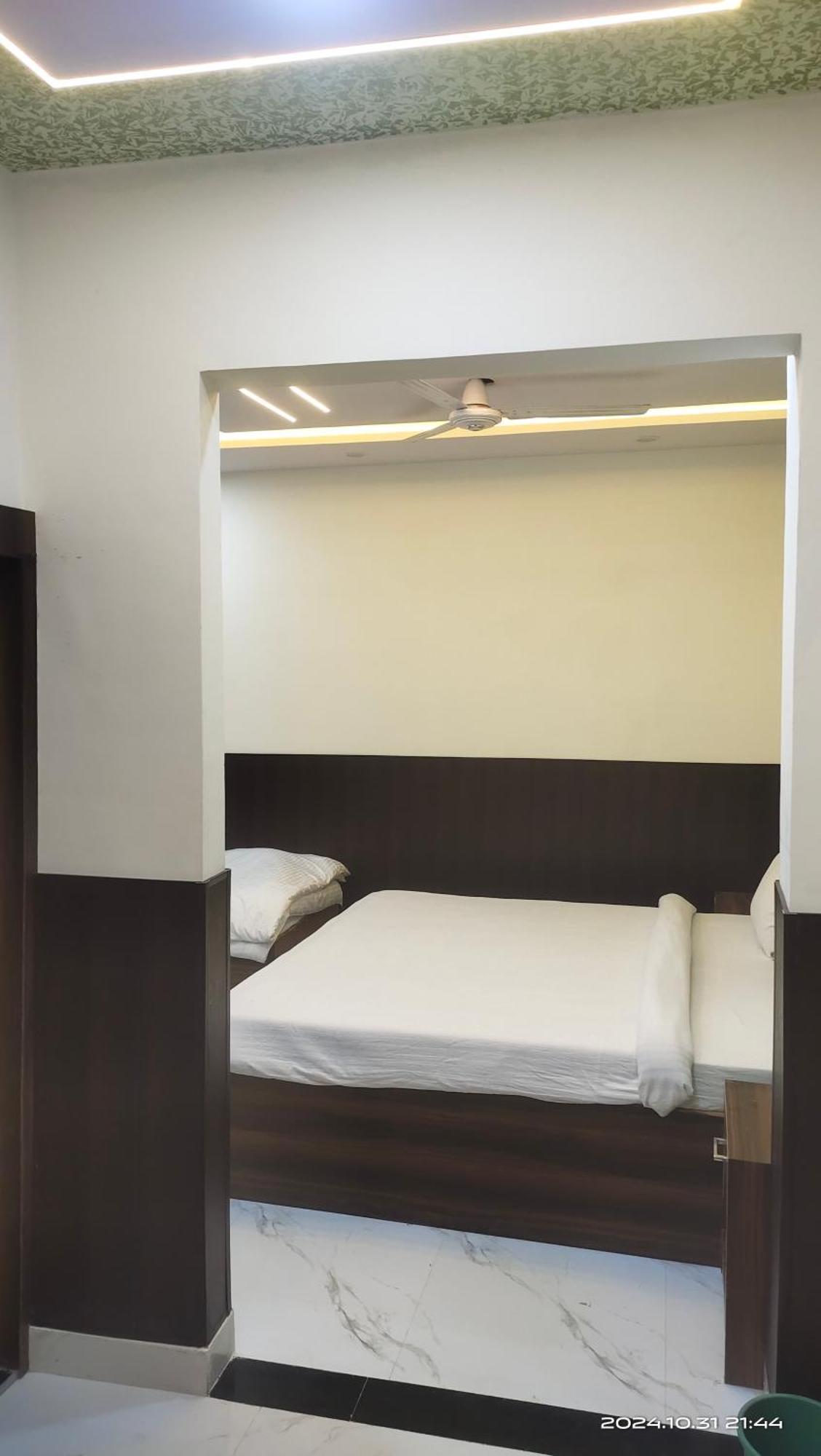 Big Brother Hostel Hotel อัครา ภายนอก รูปภาพ