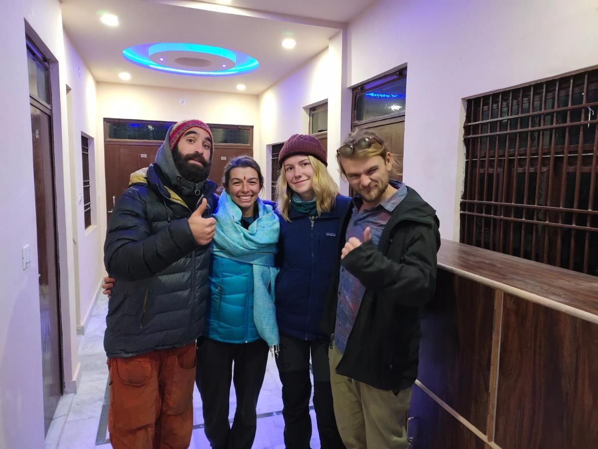 Big Brother Hostel Hotel อัครา ภายนอก รูปภาพ